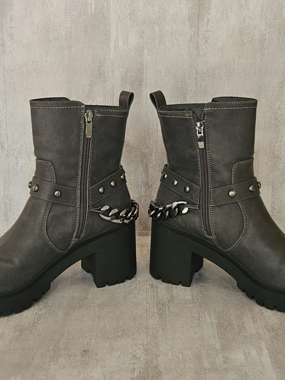 ​Nine West Grey Ankle Boots Chain & Stud Strap Chunky Heel Lug Sole Sz 8.5 M